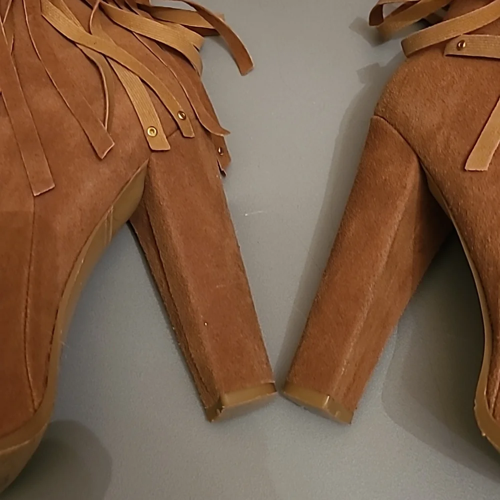 Heeled booties with fringe! - Picture 4 of 6